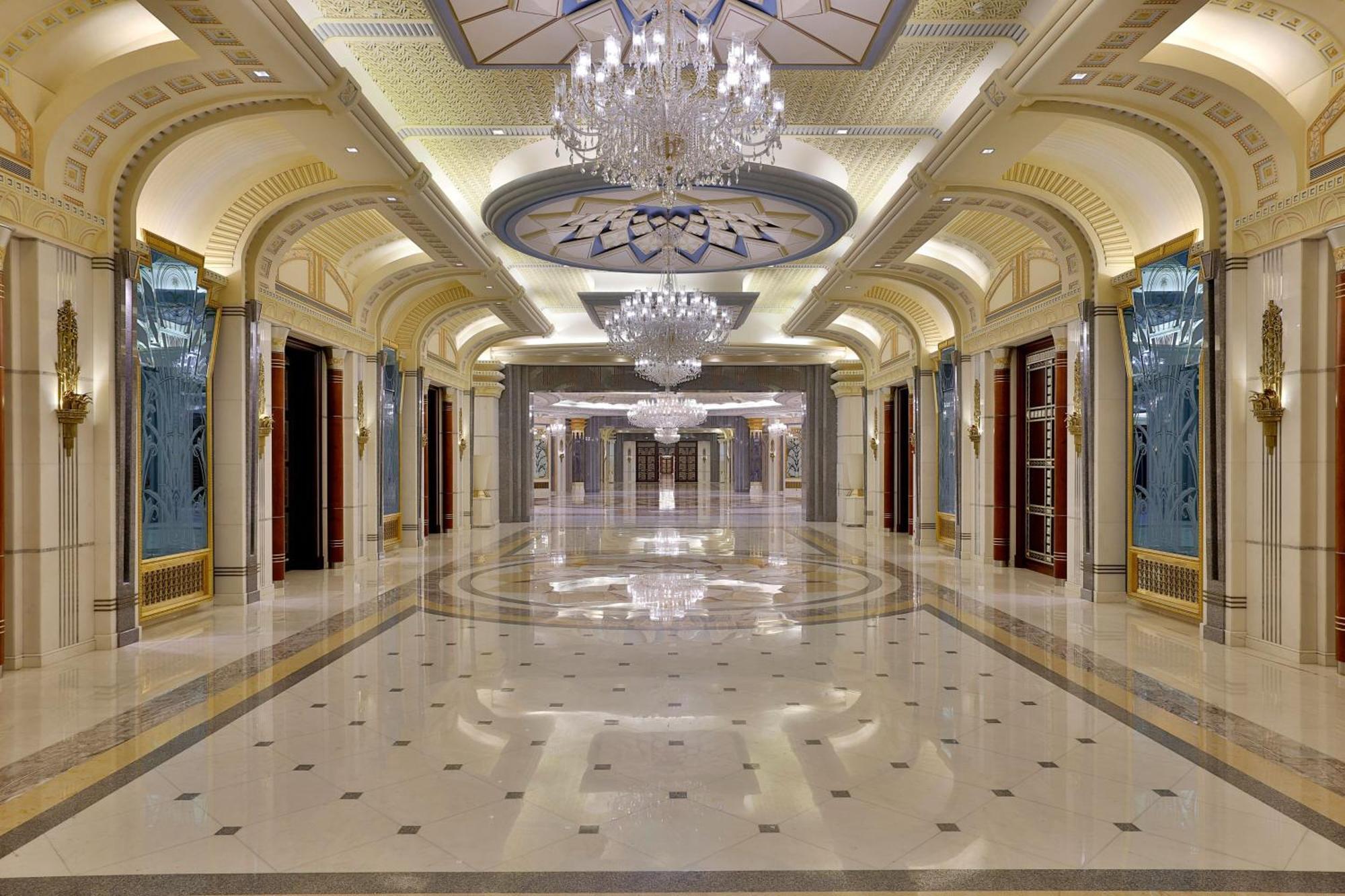 Отель The Ritz-Carlton Джедда Экстерьер фото The interior of the hotel