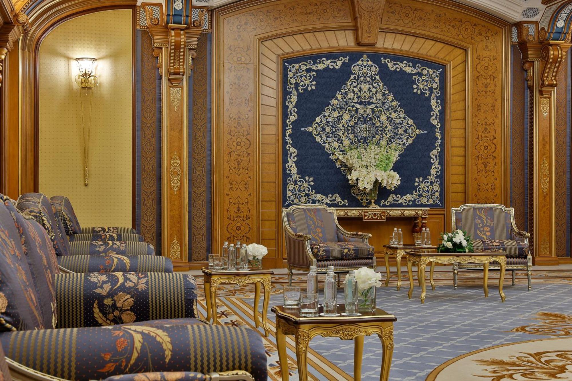 Отель The Ritz-Carlton Джедда Экстерьер фото The interior of the hotel