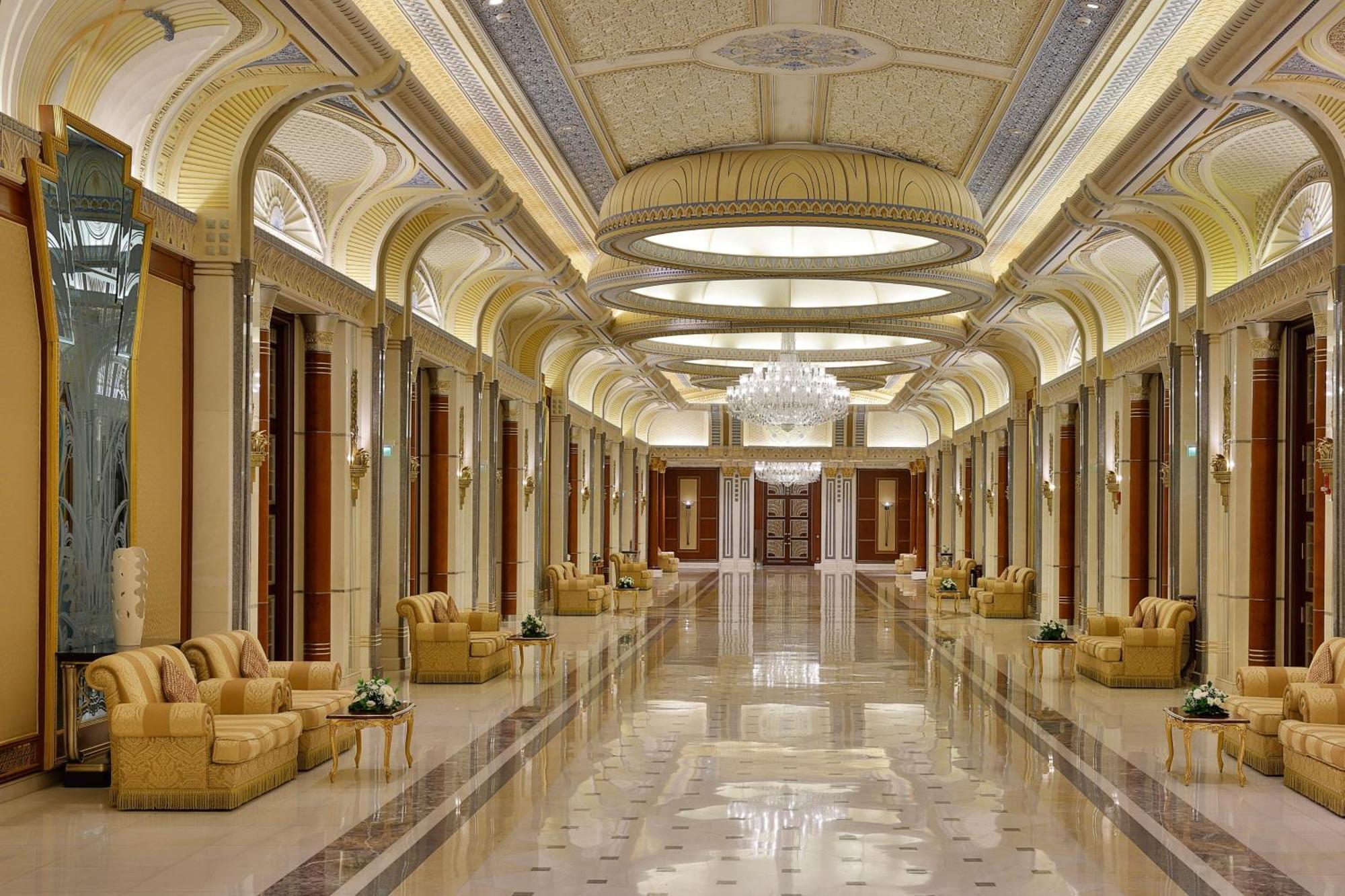 Отель The Ritz-Carlton Джедда Экстерьер фото The interior of the hotel