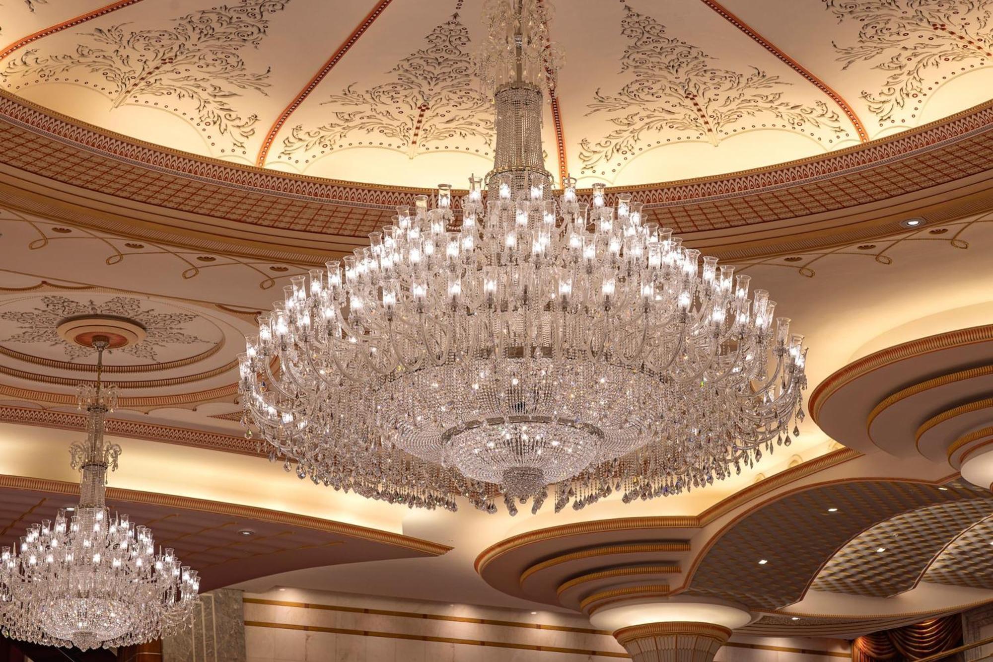 Отель The Ritz-Carlton Джедда Экстерьер фото A chandelier