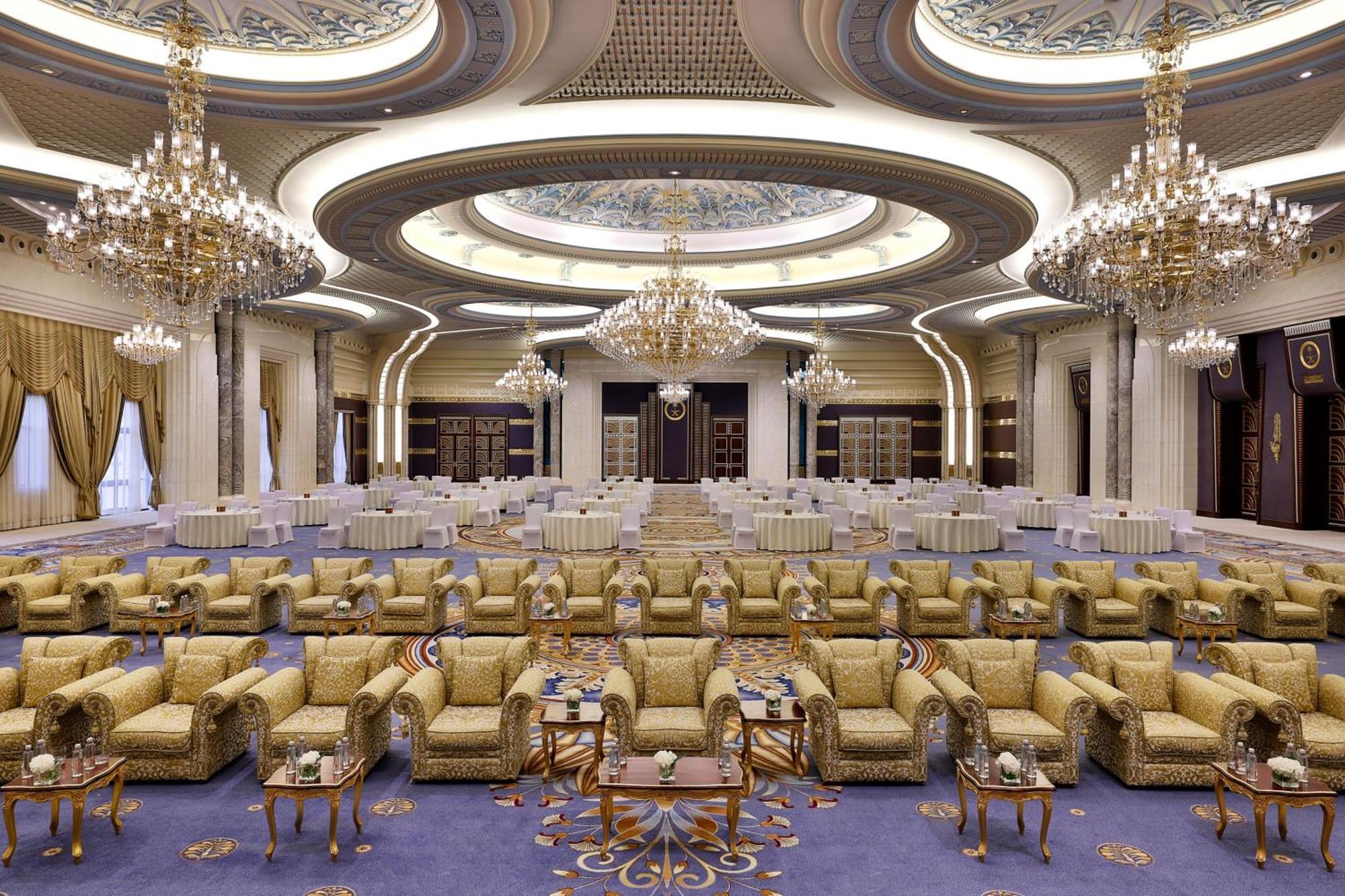 Отель The Ritz-Carlton Джедда Экстерьер фото The interior of the palace