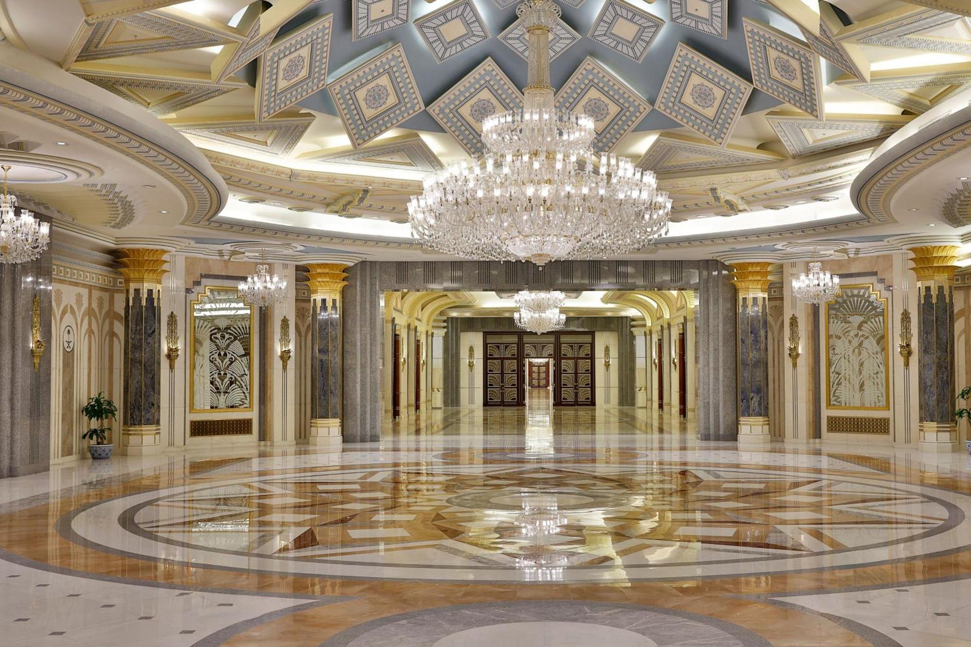 Отель The Ritz-Carlton Джедда Экстерьер фото The lobby of the hotel