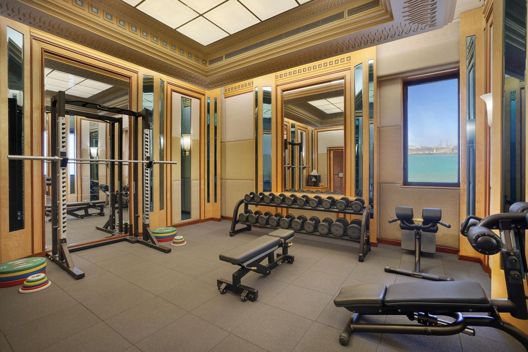Отель The Ritz-Carlton Джедда Экстерьер фото The gym at the hotel