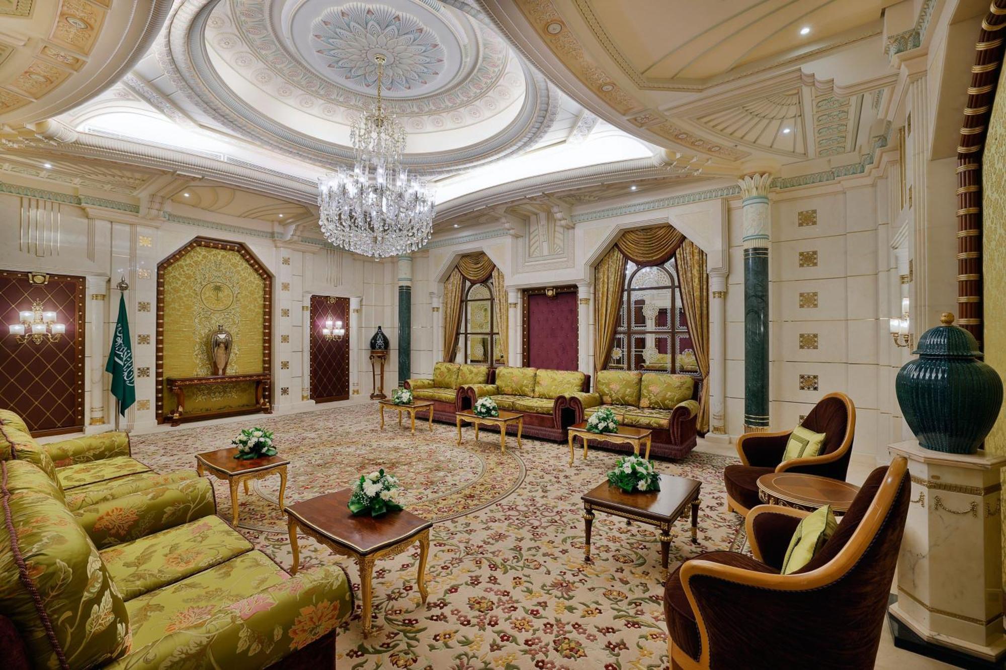 Отель The Ritz-Carlton Джедда Экстерьер фото The interior of the hotel