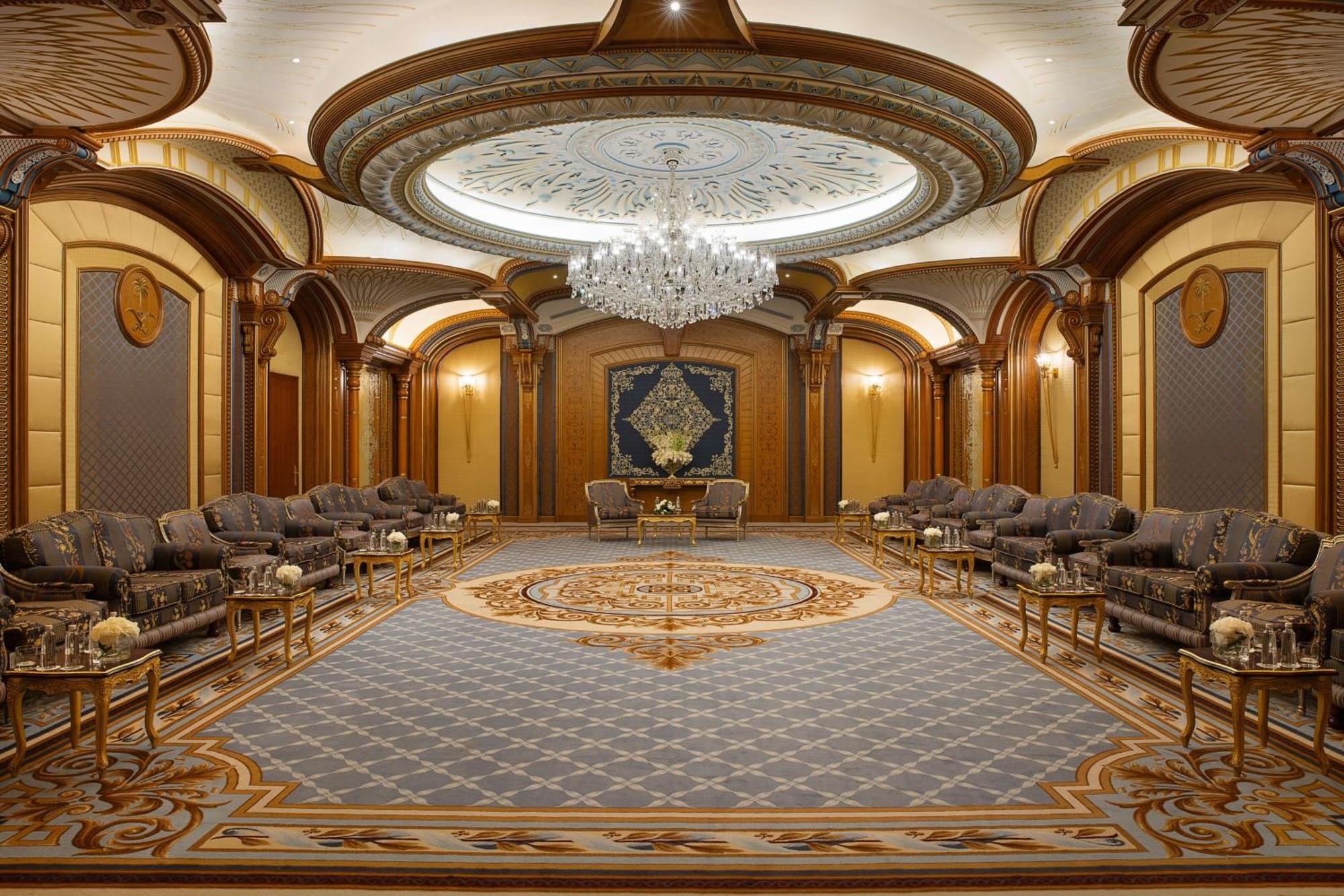 Отель The Ritz-Carlton Джедда Экстерьер фото The interior of the new building